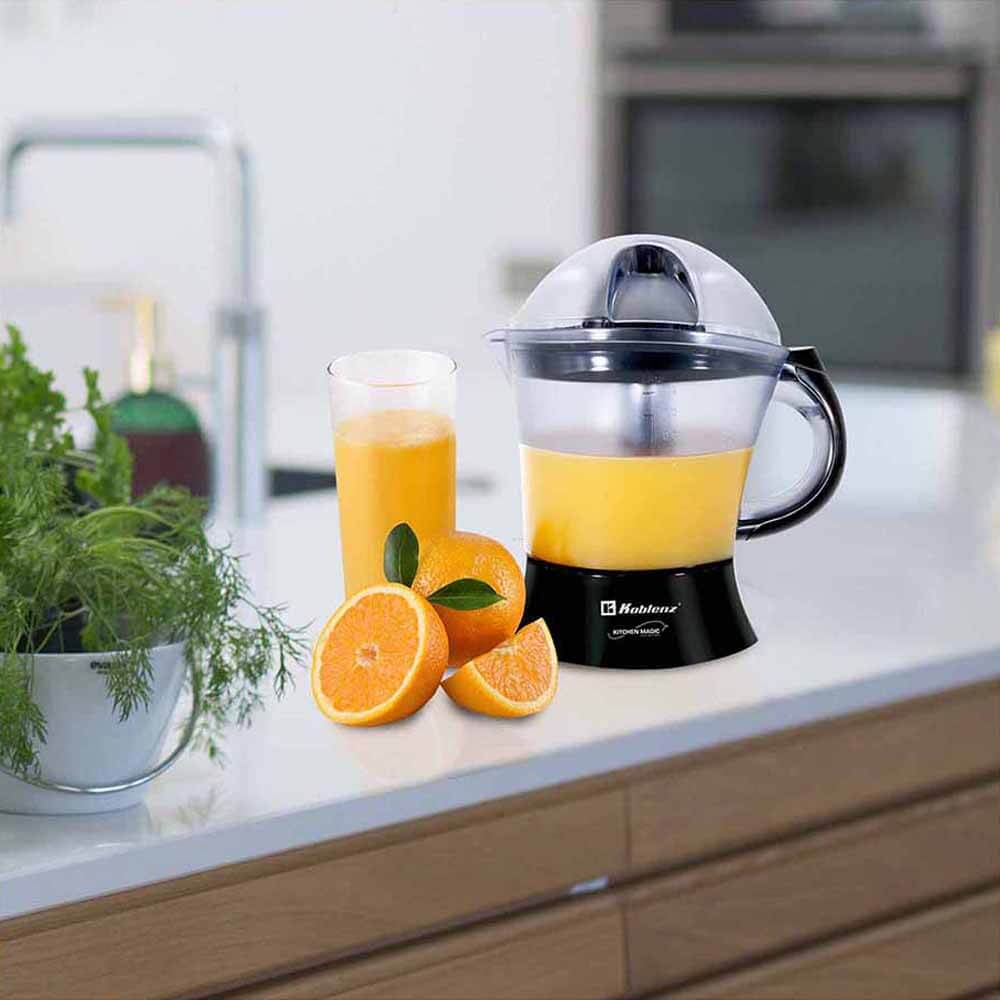 Con jarra de plástico y de fácil limpieza