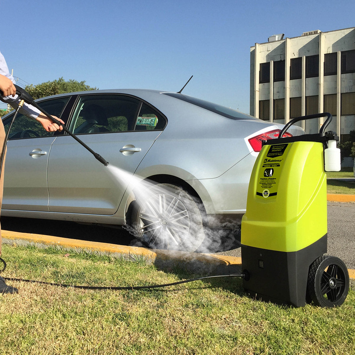 Hidrolavadora Eléctrica con Depósito de Agua de 1900 PSI HLT-370 V